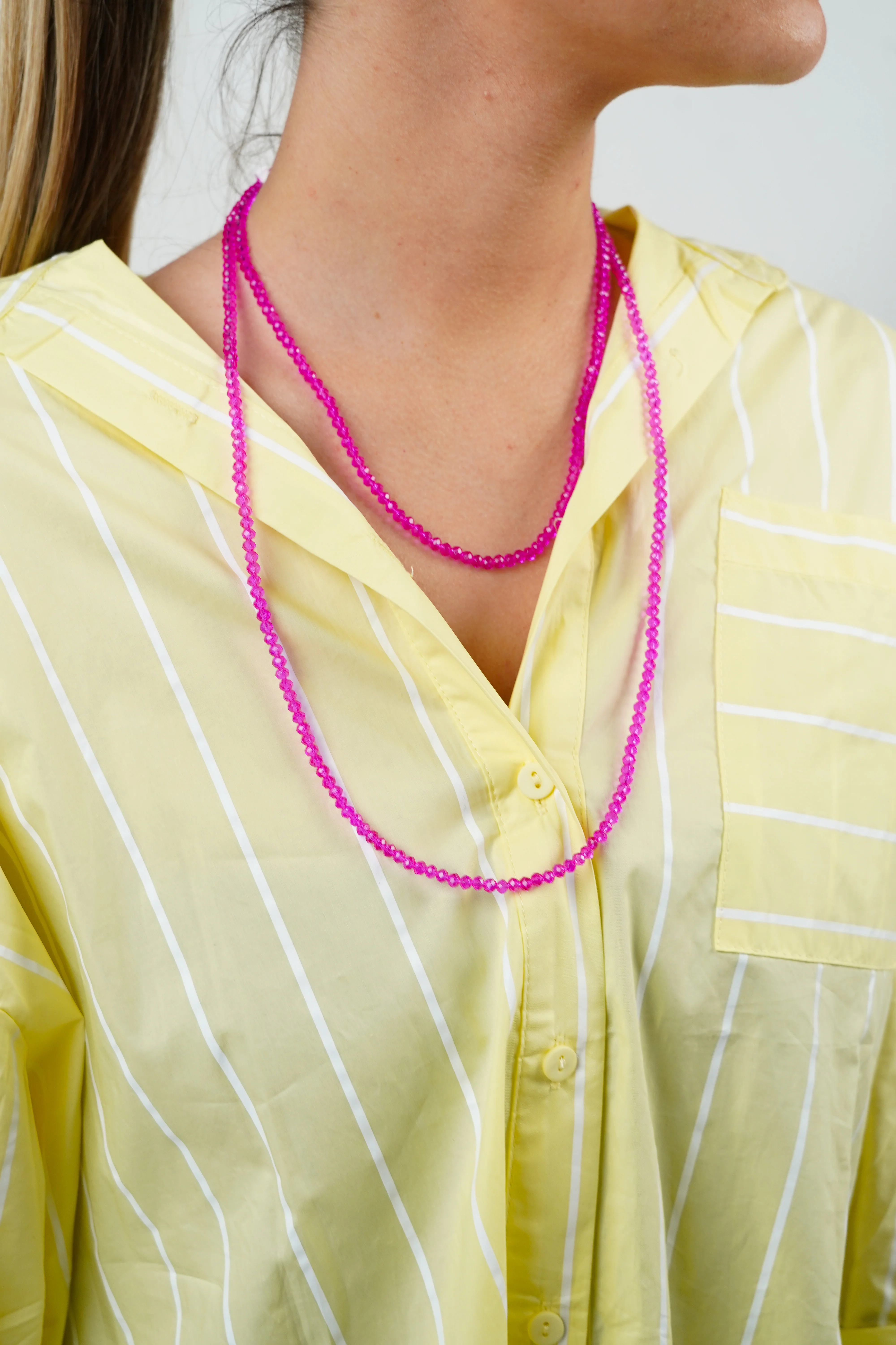 Collier en perles rose fuschia - Image 3