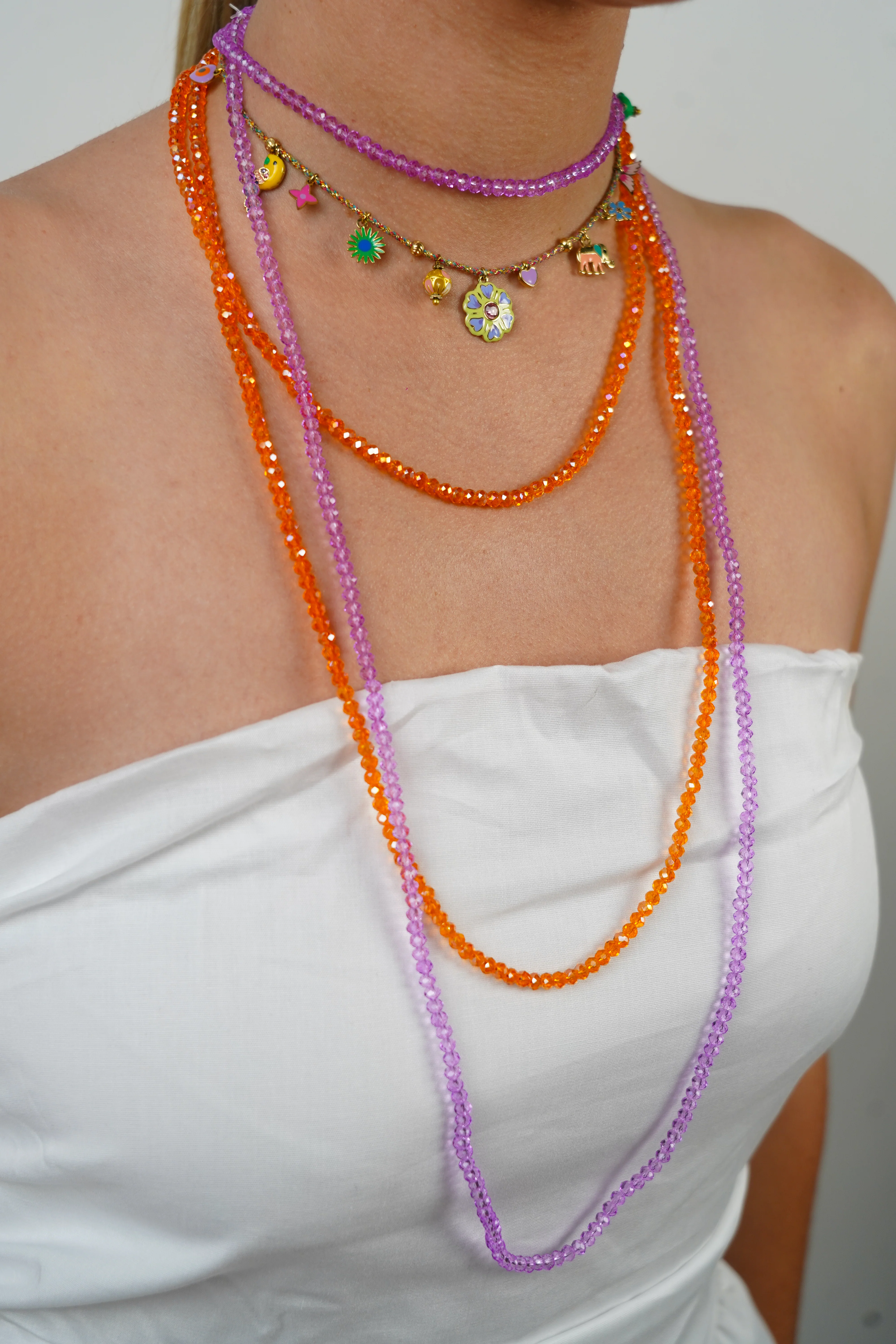 Collier en perles violettes