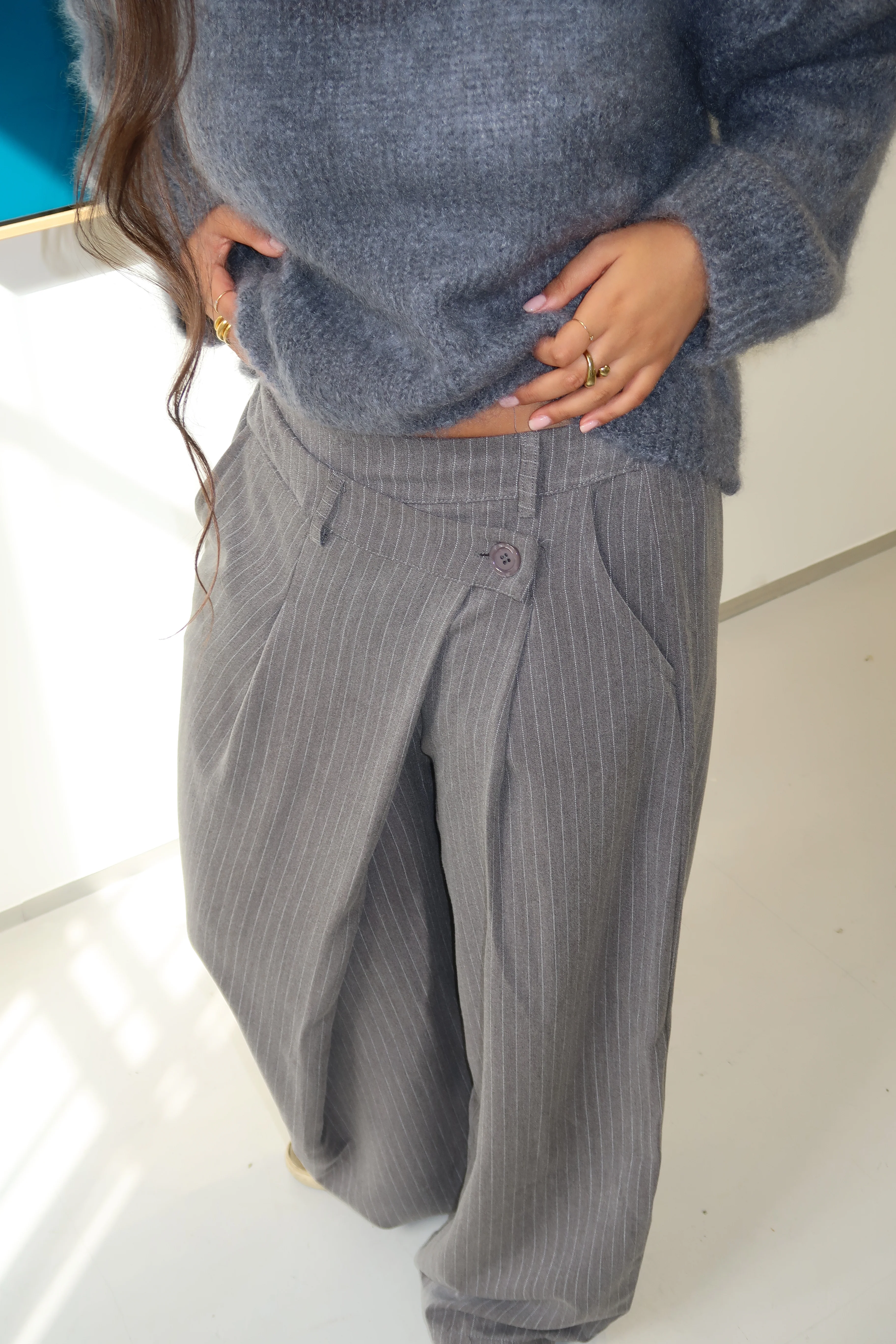 Pantalon Bennie gris à rayures - Image 5