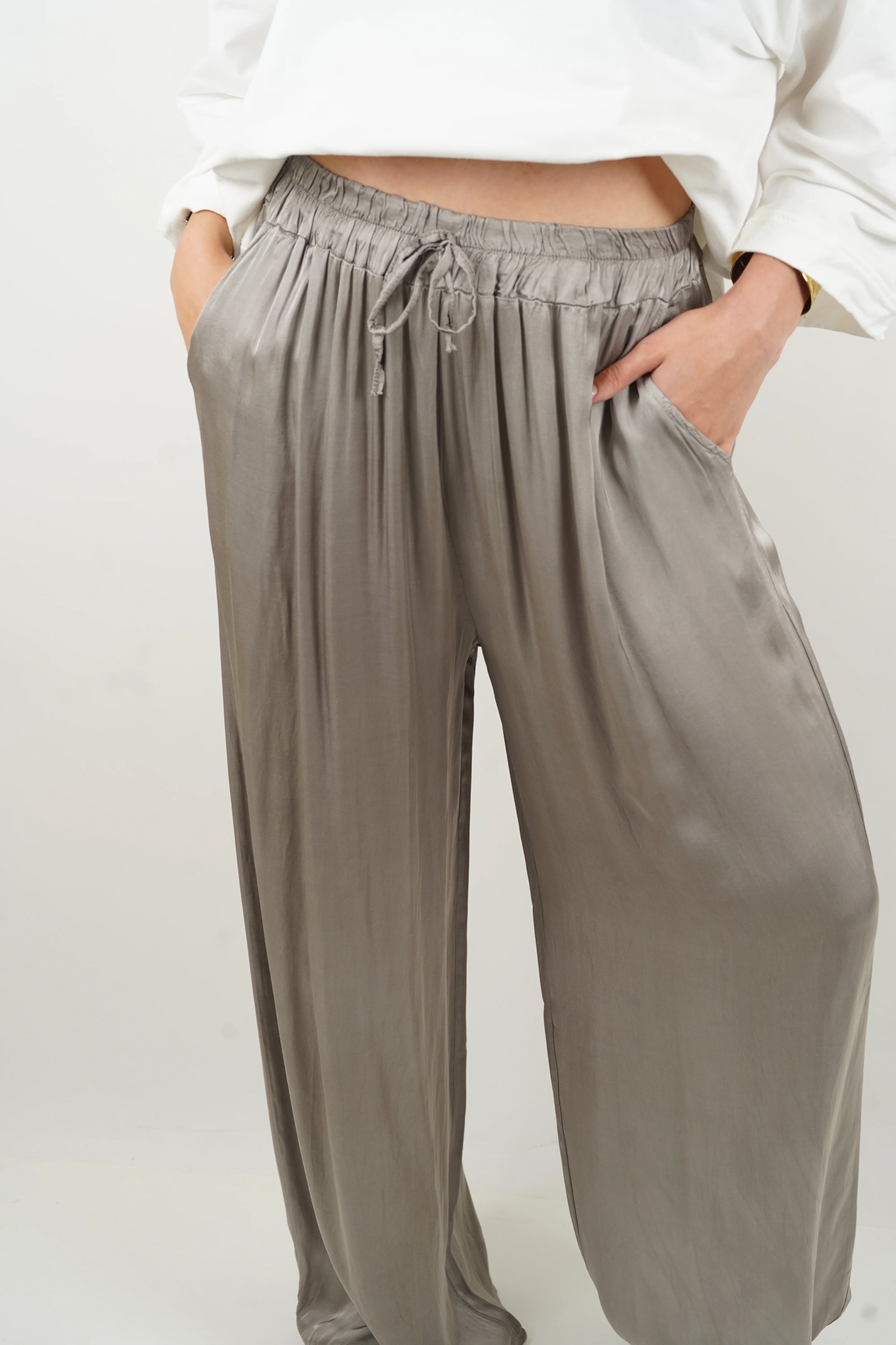 Pantalon en soie Giuseppa taupe - Image 6